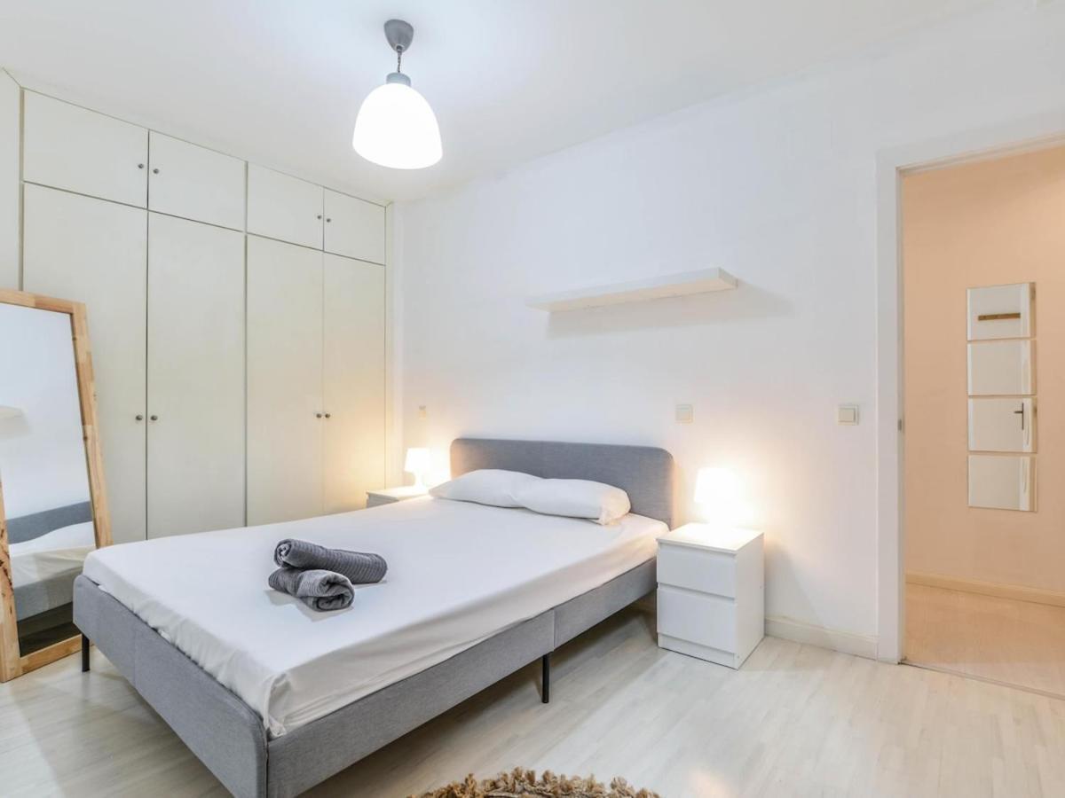 Apartamento Cava Baja Alquiler Temporal Мадрид Екстериор снимка